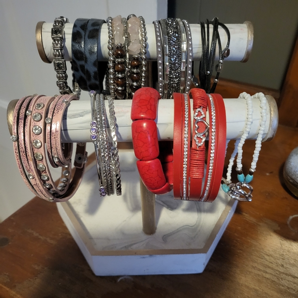 Bracelet holder